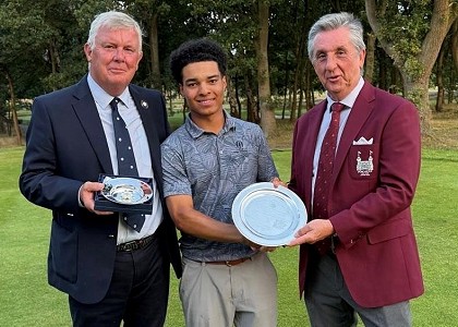King Charles lifts Yorkshire crown at Doncaster