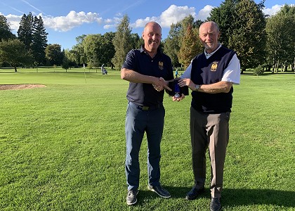 Chambers charges to Rex Warren glory
